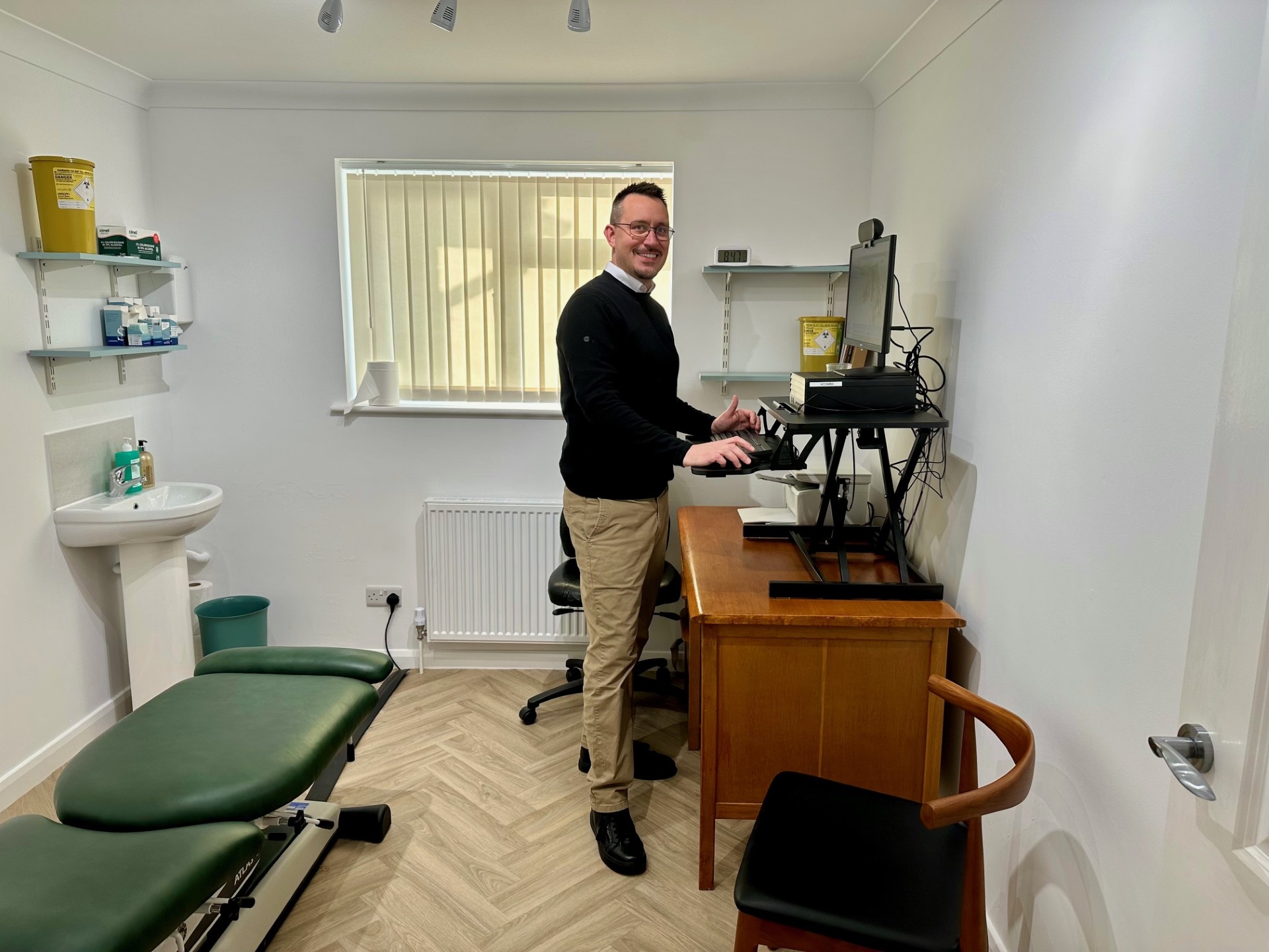 Jonathan Brack Jonathan Brack, York Chiropractor and owner of Acomb Chiropractic clinic in York. Jonathan Stands at his desk during one of his acupuncture clinics.